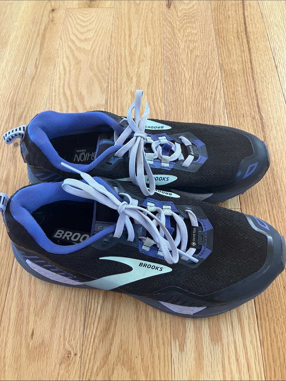 Brooks Black Gore-Tex Cascadia 15 cushion trail shoes